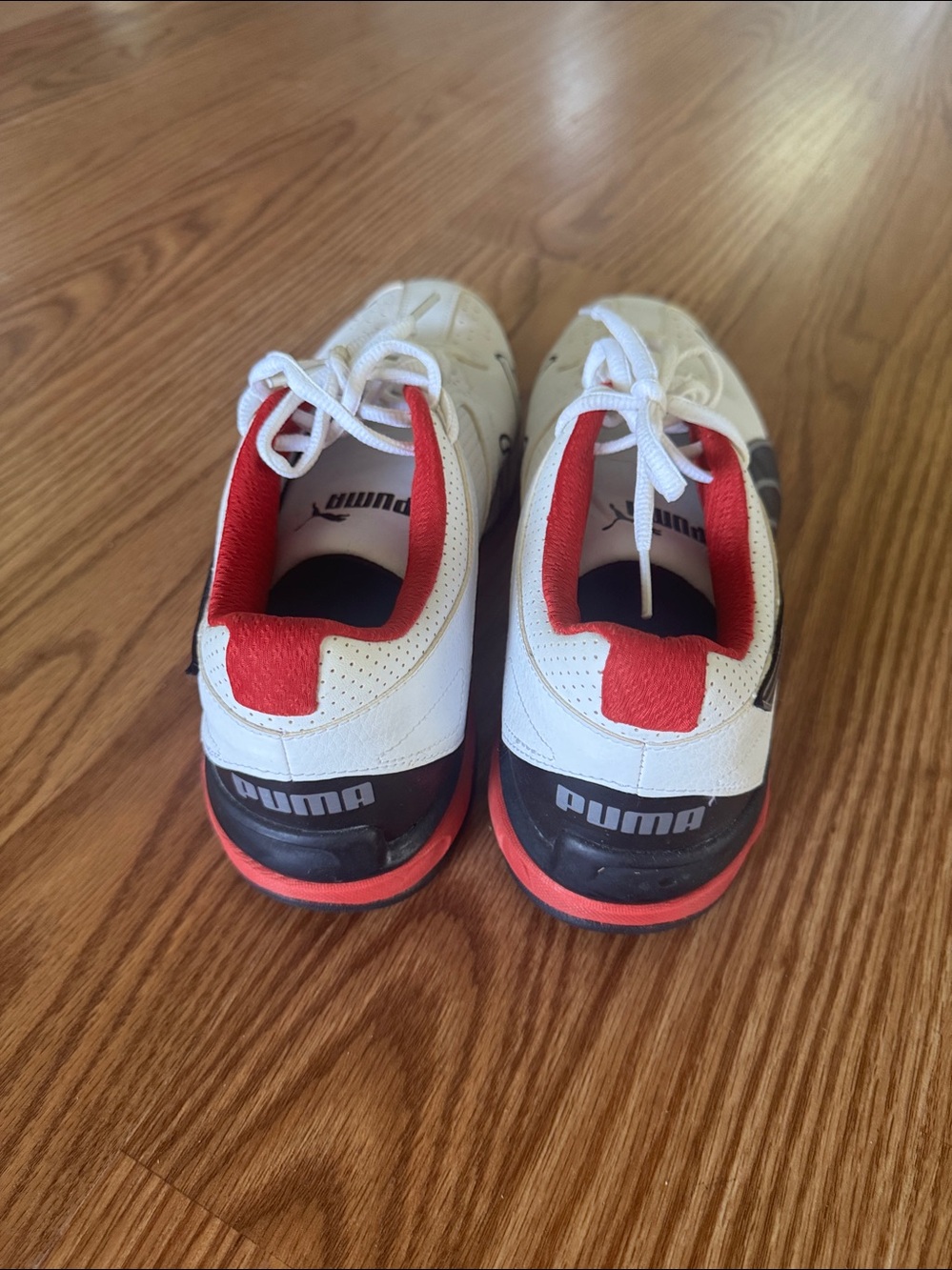 Puma White Athletic Sneakers with Red Lining and Black Accents 10.5 - Picture 2 of 6